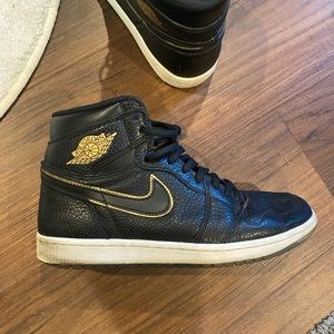 Nike Air Jordan 1 Black And Gold